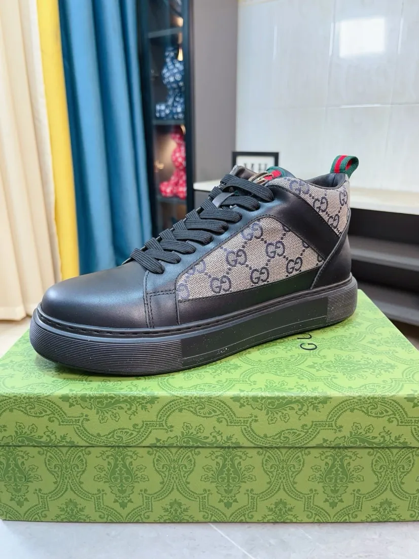 Men's shoes 💰458🌸🌸[GUCCI] Gucci's new spring and summer slip-on loafers with cartoon characters, Fendi F's low-top trendy men's shoes, 😈The upper is made of Italian 🇮🇹 imported sheep suede with Lafayette embroidered leather, full pigskin lining, original rubber non-slip outsole! The style is high-profile and elegant, and the upper is versatile and fashionable. 🇱🇾🇱🇾A large number of ready-made and reposted pictures will be sold! 38-44,